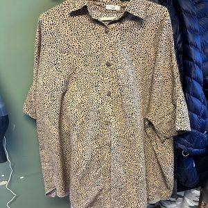 easel los angeles leopard blouse.size medium. Short sleeves. Oversized.